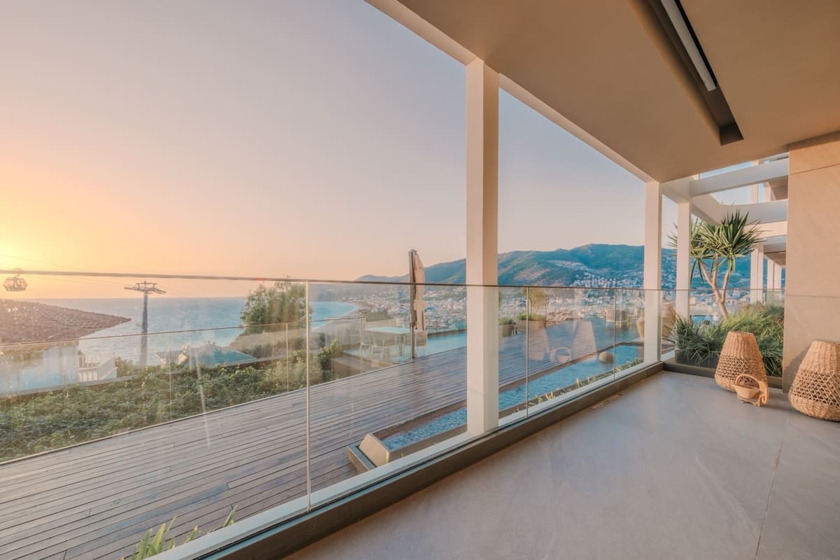 Sonsuz Mavi · Balkon